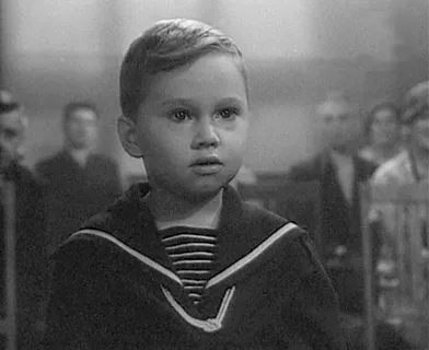 Саше очень повезло в жизни, что он стал Чернышовым, а не Шкапидар