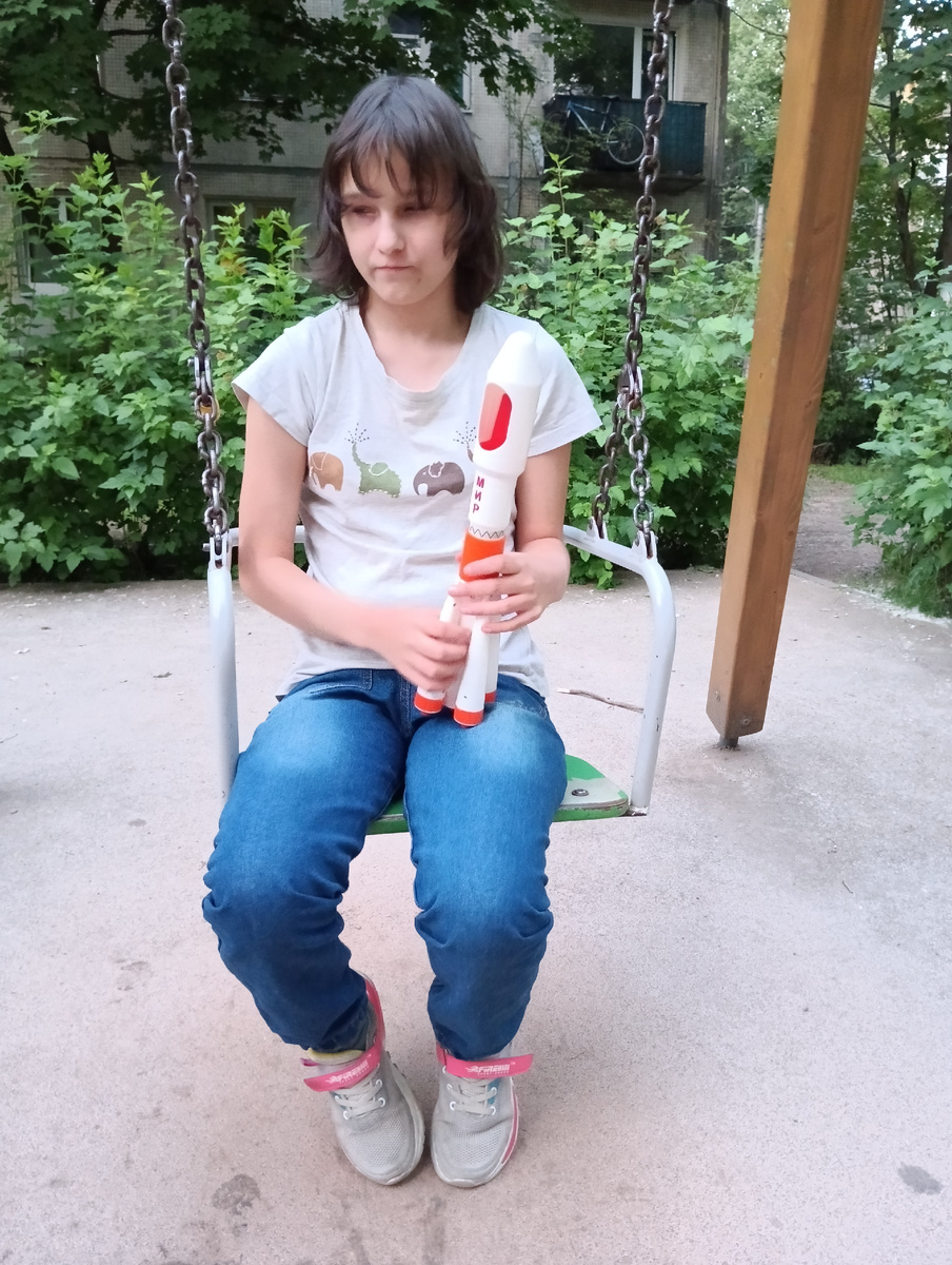 Хорошая игрушка,объемная,простая,пончтная Ступени отталкиваются. С Авито. 