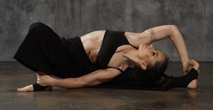 Аштанга йога каждому дает силу, гибкость и спокойствие ума