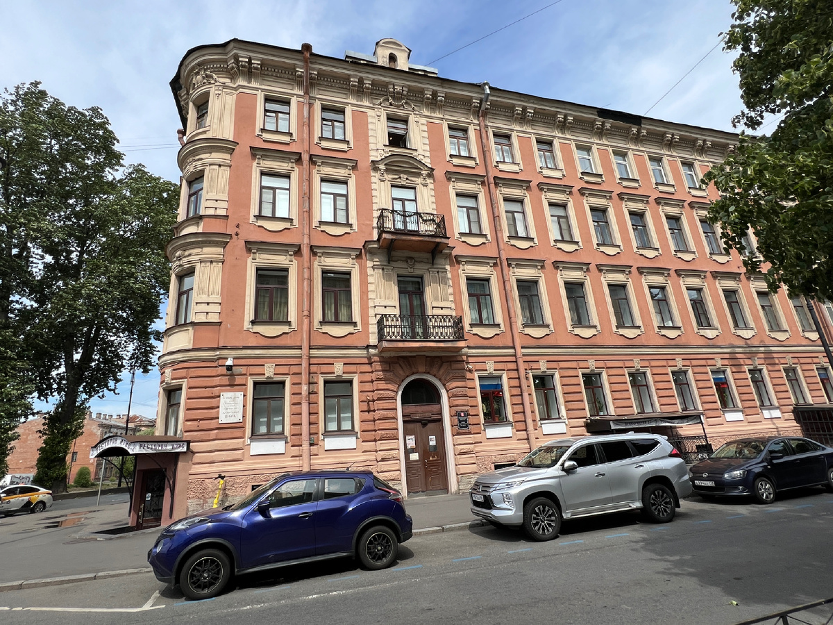 Дом, где с 6 августа 1912 года по 7 августа 1921 года жил Александр Блок. Фото автора 