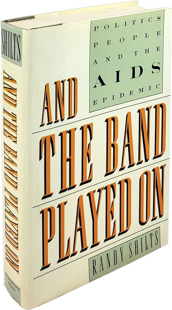 Обложка книги Рэнди Шилтса “И оркестр играл: Политики, люди и эпидемия СПИДа” (1987)