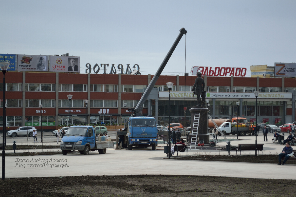 Площадь Петра Первого на набережной. 20 апреля 2022 года была установка памятника. #Саратов #город #Моя_саратовская_жизнь #история #краеведение #интересно #воспоминания #площадьПетраПервого #памятник 