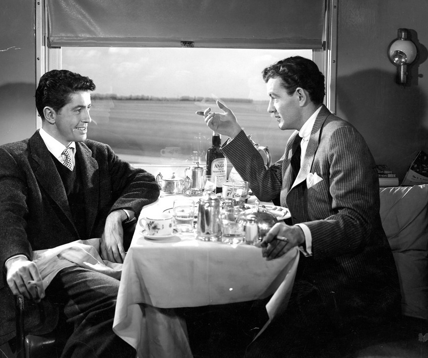 Тем зрителям, кого интересует, что послужило источником вдохновения при создании сериала Рипли, рекомендую посмотреть фильм-нуар  Альфреда Хичкока "Незнакомцы в поезде" (1951), снятый по мотивам...-2