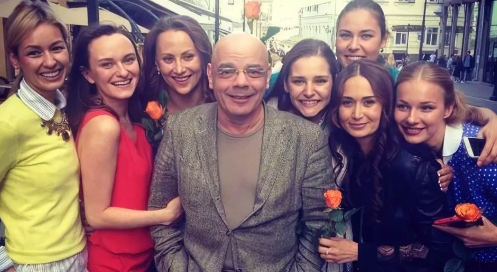 Елена Аросьева актерскому мастерству училась у Константина Райкина