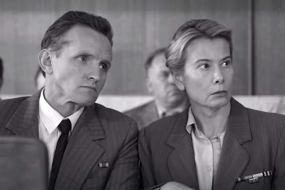 "Дорогие товарищи" кадр из фильма