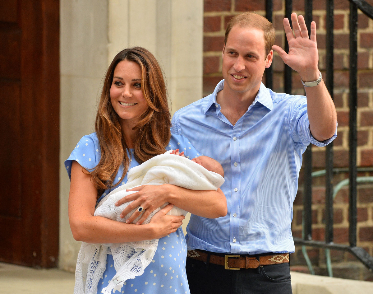 Молодые родители Кэтрин и Уильям представили миру принца Джорджа