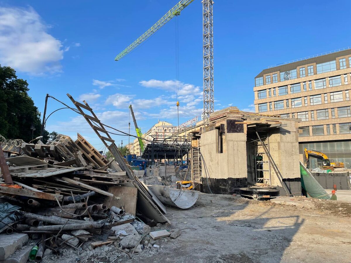 Выход из вестибюля 