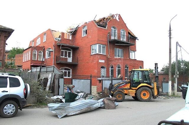    2013 год – разрушенное смерчем здание в городе Ефремове Тульской области. Фото:  РИА Новости/ Сергей Сергеев