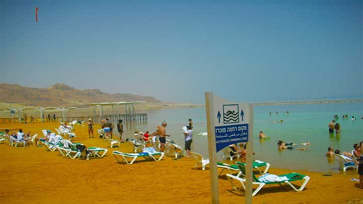 Пляж на Мертвом море.