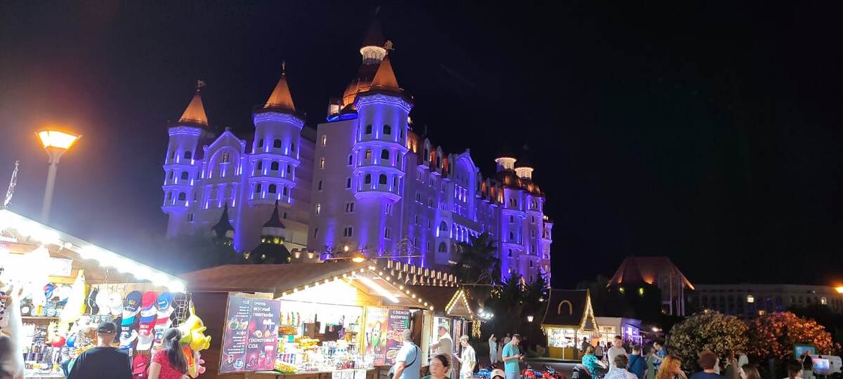 А это "Сочи парк", где они провели целый день