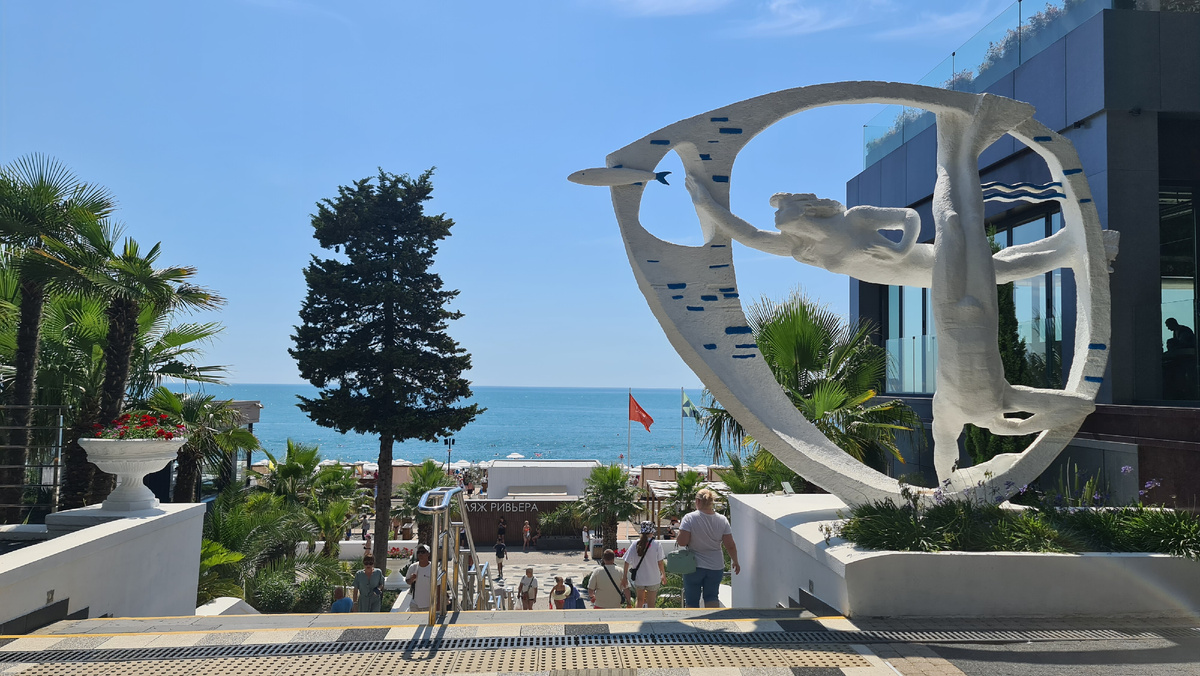 Давай поговорим о подготовке Сочи к сезону 2024! Город-курорт на Черном море всегда привлекал внимание своими пляжами, природой и развлечениями.