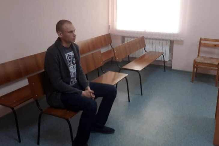 © Павел Размыслов на скамье подсудимых. Фото Управления судебного департамента по НСО.📷
