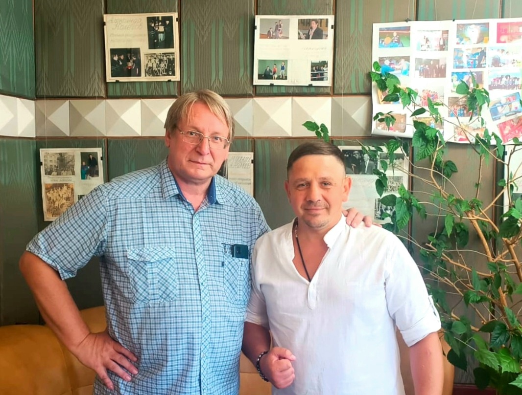 Гость канала сегодня – ДЕНИС САЗИКОВ