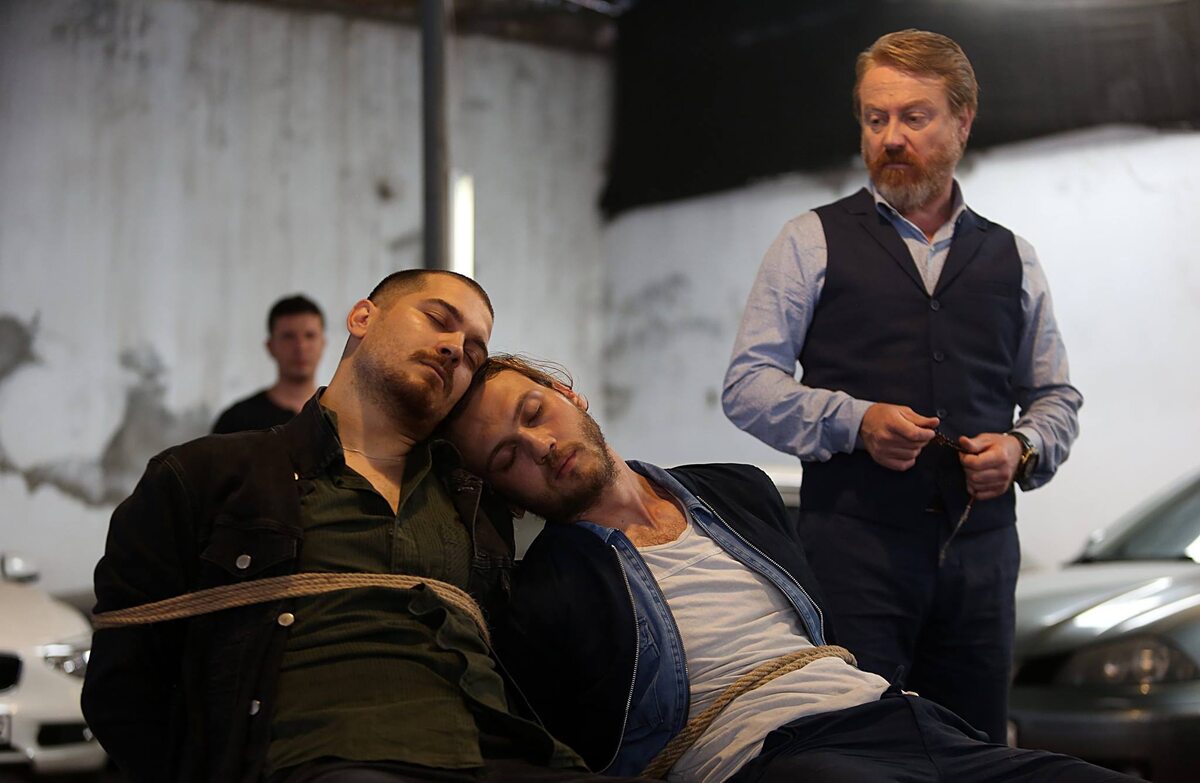 Кадр из сериала "Внутри". Картинка из Интернета.