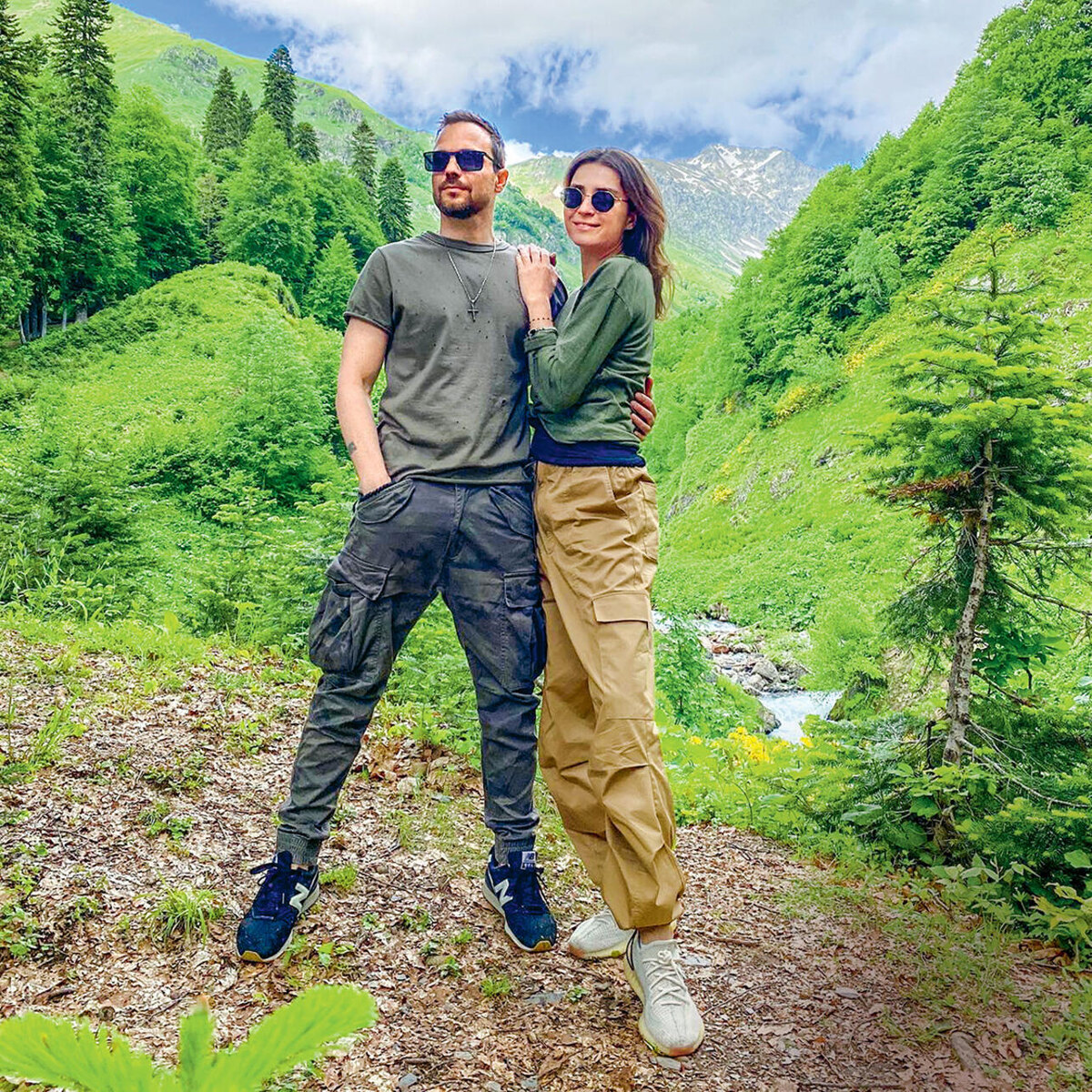    С женой Лейсан Галимовой в Абхазии. 2023 г. из личного архива Алексея Чадова