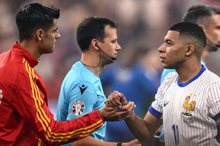    Главному лидеру сборной Франции Килиану Мбаппе все-таки мешала его травма.   
Фото: IMAGO, imagephotoagency.it, globallookpress.com