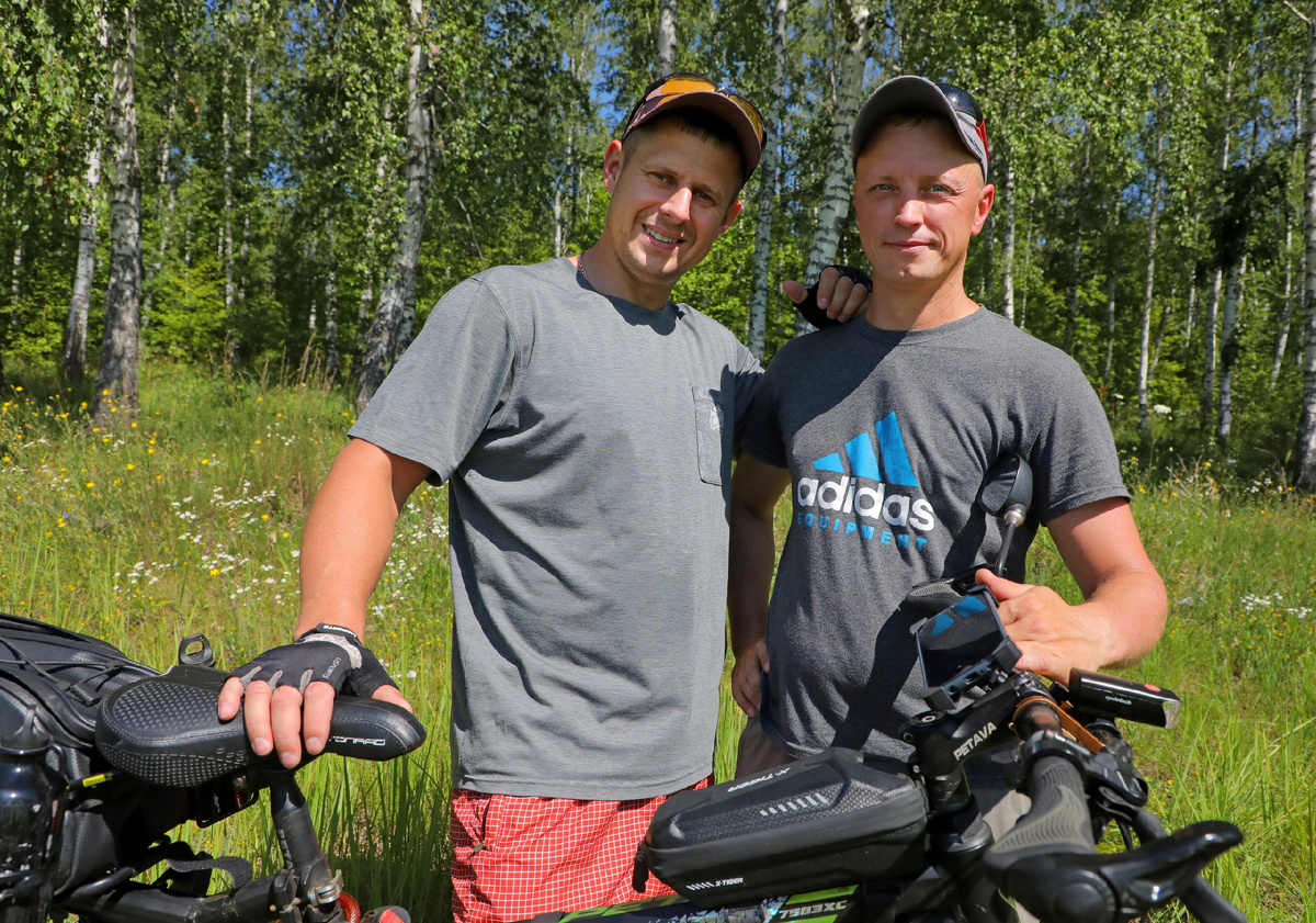 Сергей Титков (слева) и Андрей Кузнецов любят дальние велопутешествия.