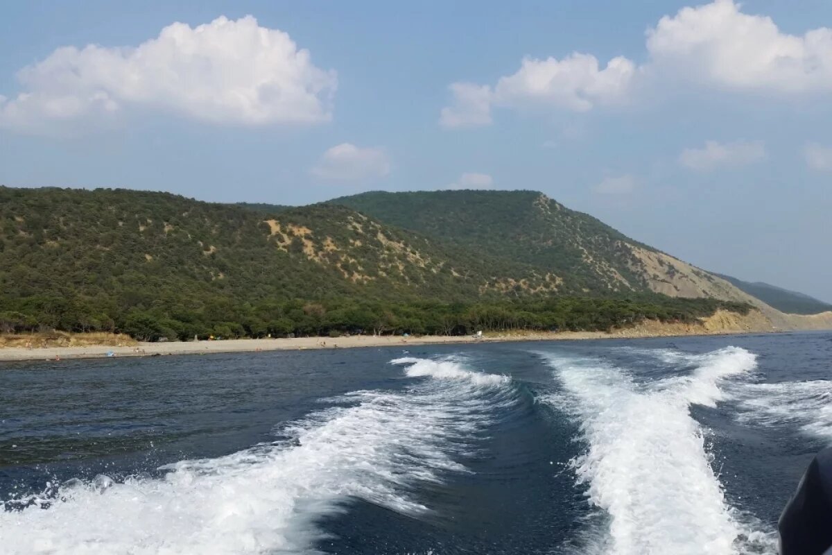    В Анапе сильный ветер уносил четверых туристов на сапах в открытое море