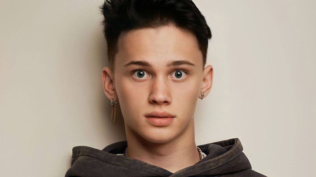    В Оренбурге суд взыскал с блогера Дани Милохина 400 тысяч рублей за нарушение авторских прав на песню «Владимир Путин молодец!»