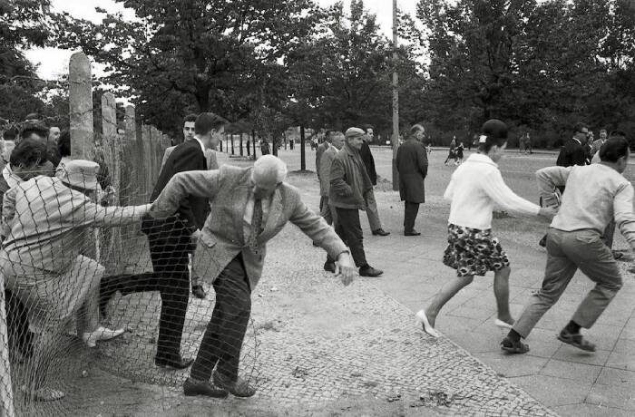  Побег немецких граждан в ФРГ. / Фото: m.fotostrana.ru