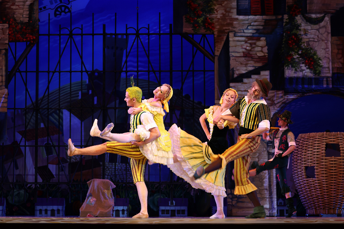 Чиполлино – Богдан Плешаков, Чиполлета – Арина Томилина, Чиполлоне – Николай Желтиков, Чиполла – Ксения Хабинец