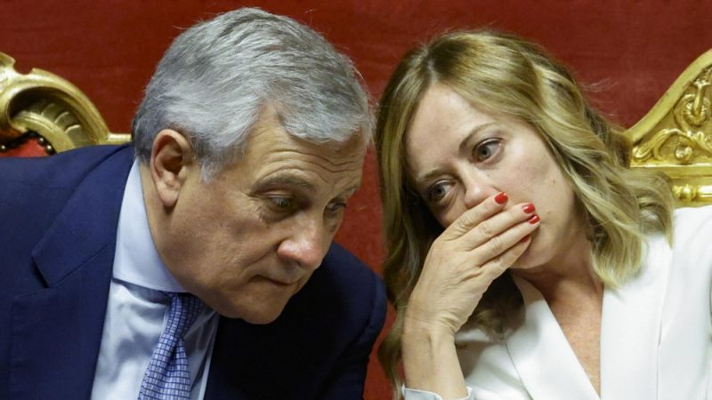 Ей придётся принять выбрать, следовать «прагматичному» подходу или поддаться «рецидивам идентичности». EPA-EFE/FABIO FRUSTACI.