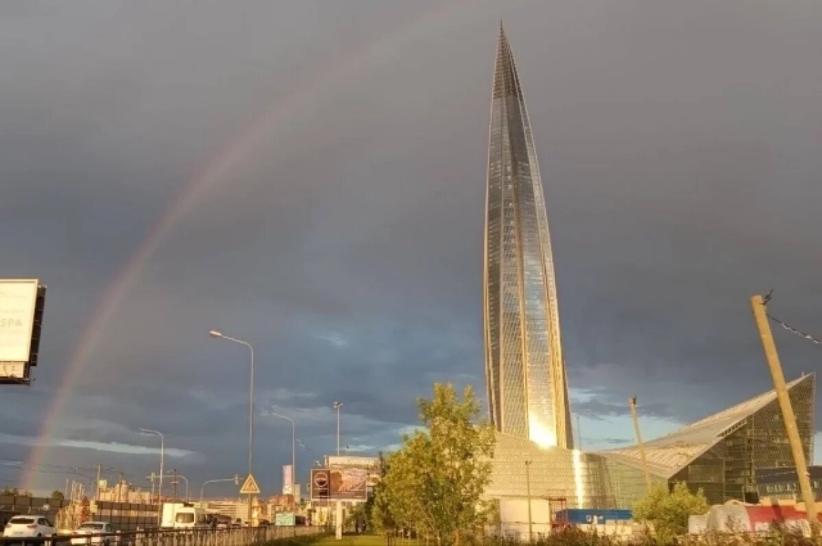    Десятки радуг и великолепный закат наблюдали в Петербурге минувшим вечером