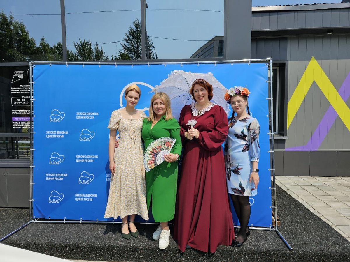 На фото(с лева на право):волонтёр нашего объединения, Мария Белкина - возглавляет Женское движение в Камчатском крае, мой куратор и я