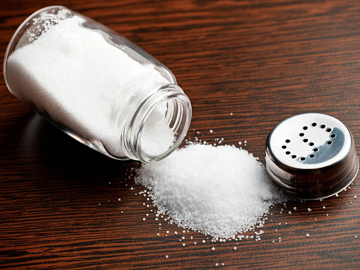 В первую очередь нужно уменьшить количество потребляемой соли.