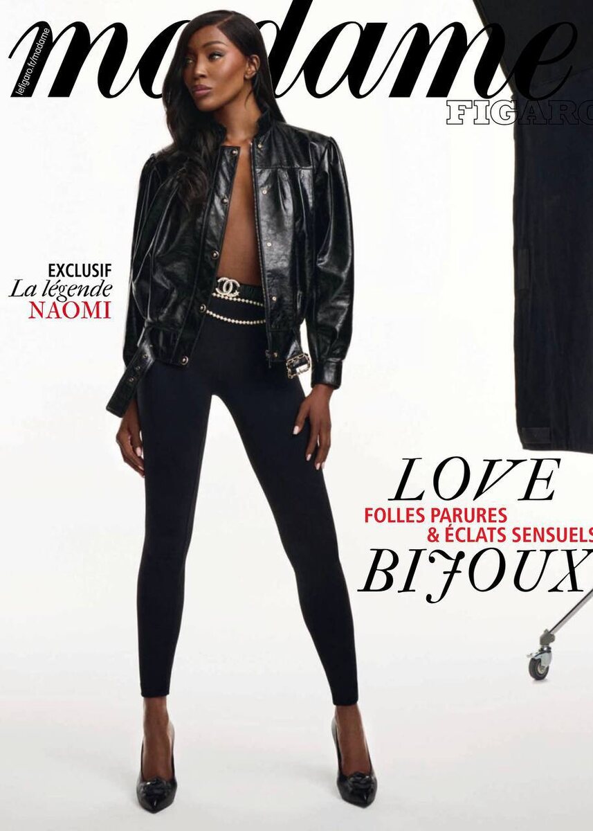 Наоми Кэмпбелл в образах Chanel позирует для обложки и кавер-стори нового выпуска Madame Figaro. Кэмпбелл сейчас работает над выставкой «Naomi in Fashion» в музее Виктории и Альберта в Лондоне.