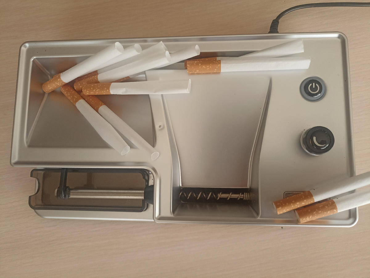 Шнековая машинка для набивки сигарет.