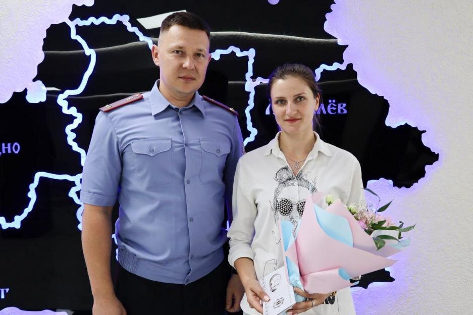    В Бобруйске наградили женщину, которая помогла милиции задержать закладчика