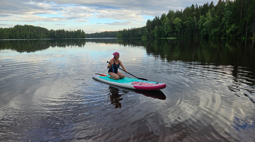 Овладение навыками сапбординга за один вечер на озере Длинном в Ленинградской области.