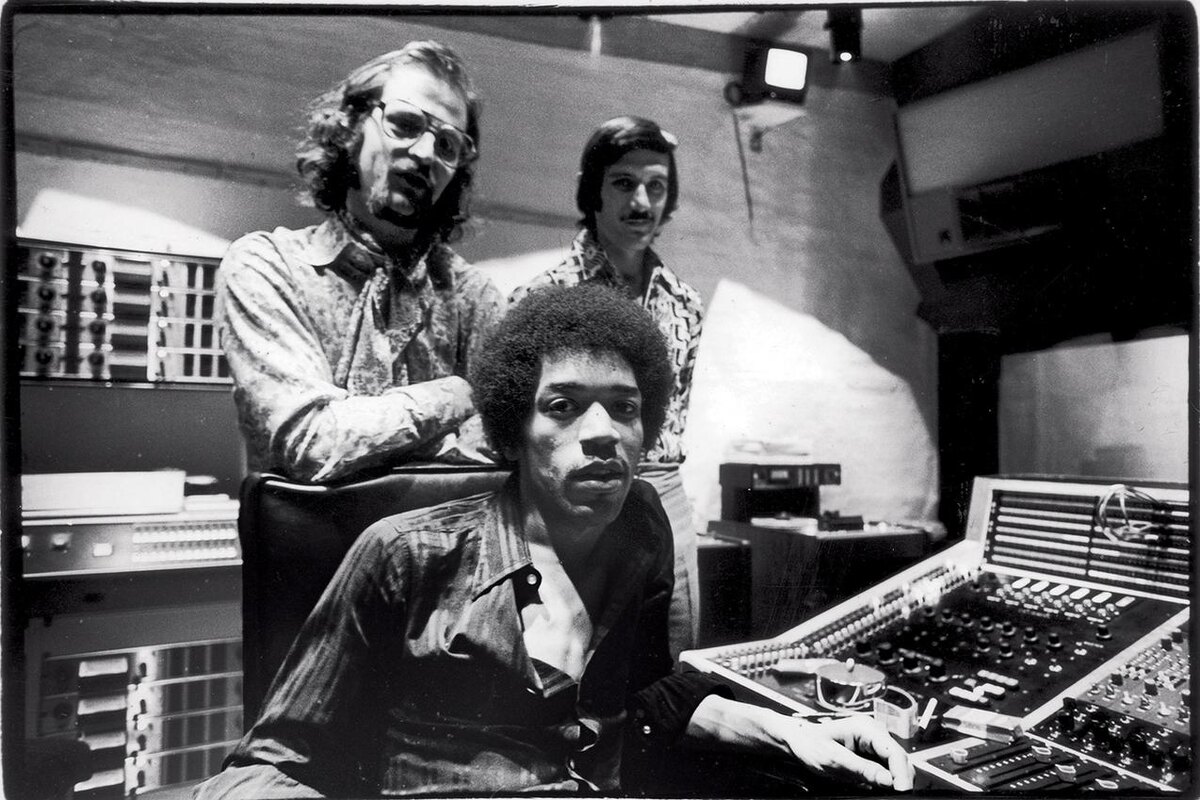 В августе выйдет в свет полнометражный документальный фильм «Electric Lady Studios: A Jimi Hendrix Vision».-2