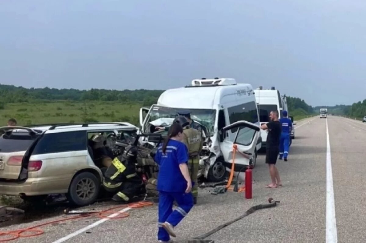    Появились фото с места смертельного ДТП с пассажирским автобусом в Приморье