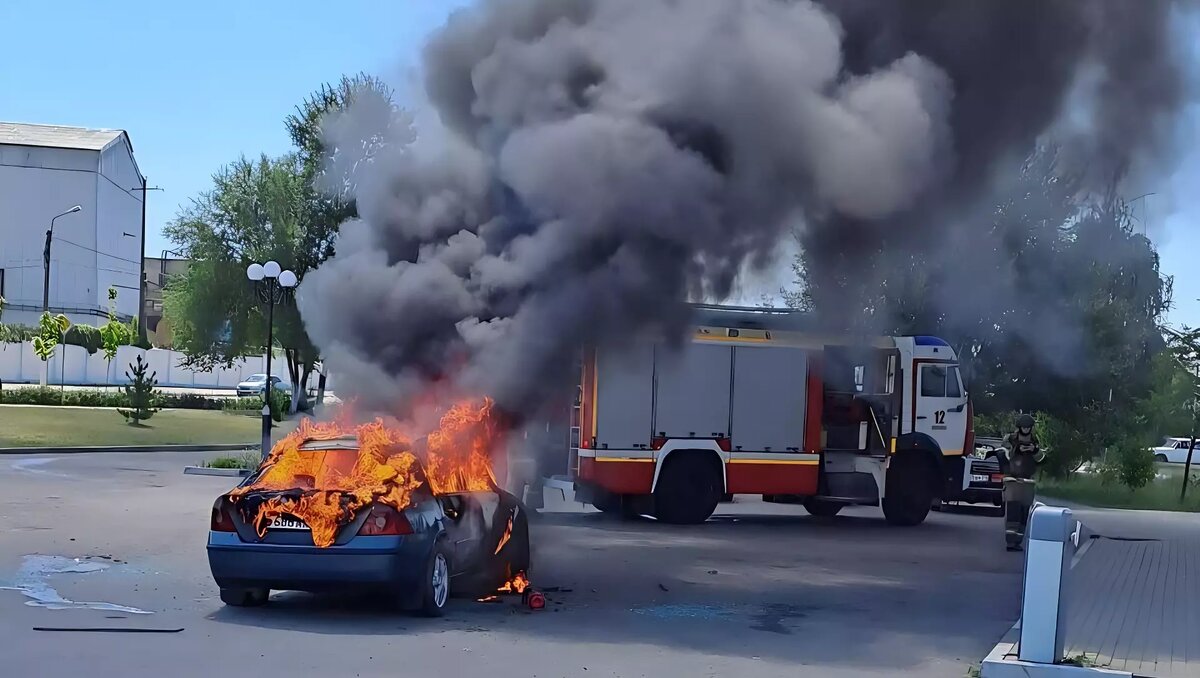 Города Белгородской области под ударом: ВСУ обстреляли Шебекино, атаковали беспилотниками по Грайворону. Источник: Вячеслав Гладков