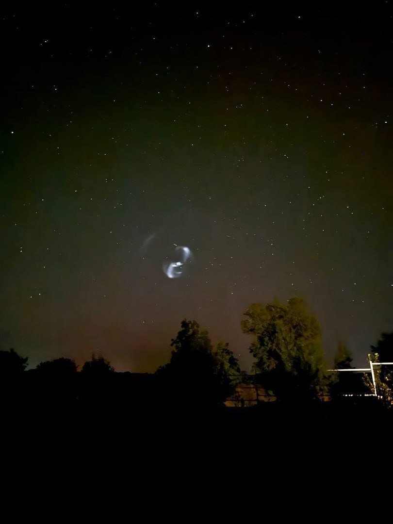 Загадочный светящийся объект в небе. Фото: Telegram / «РИА Новости»