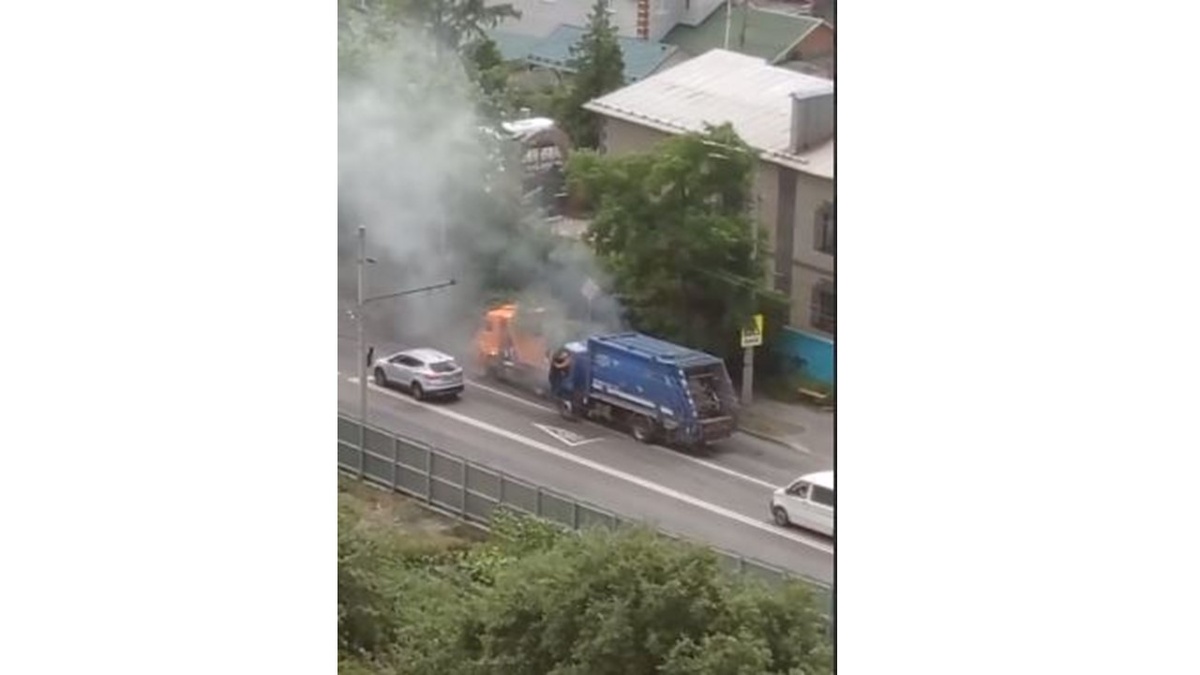    Утро в Курске началось с серьёзного ДТП с двумя грузовиками