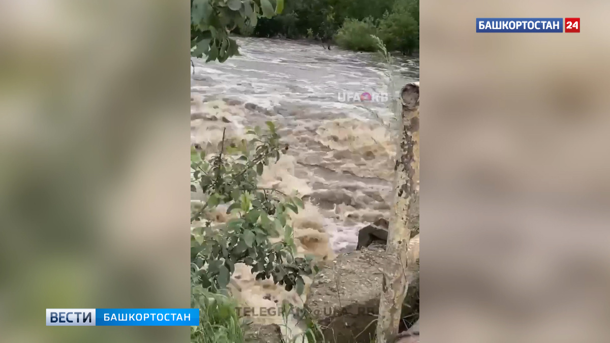    В Бурзянском районе Башкирии паводковыми водами смыло мост