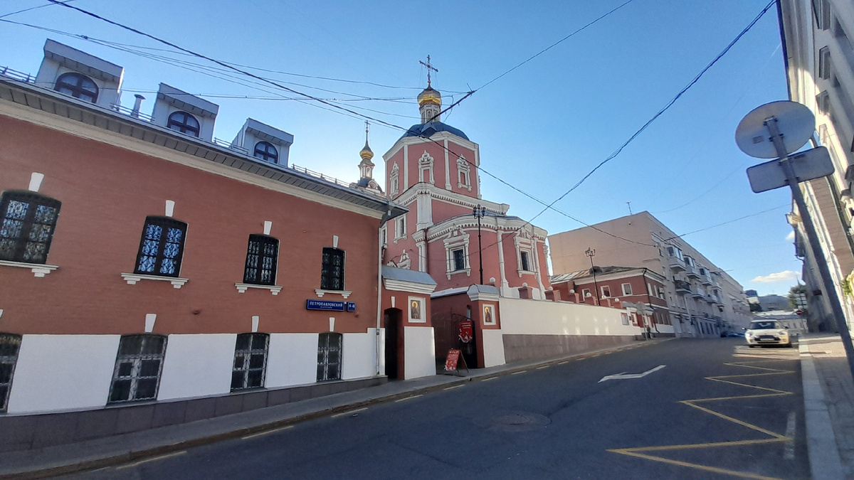 В Петропавловском переулке 