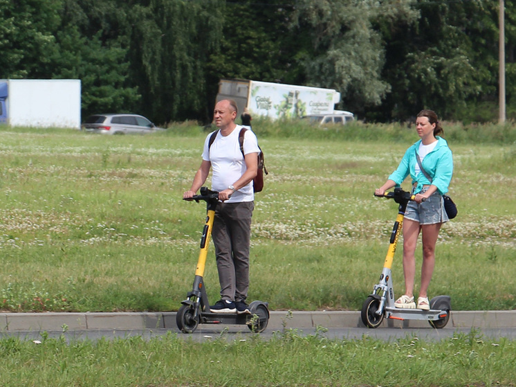     На самокате можно доехать практически куда угодно. Фото: «МК в Питере»