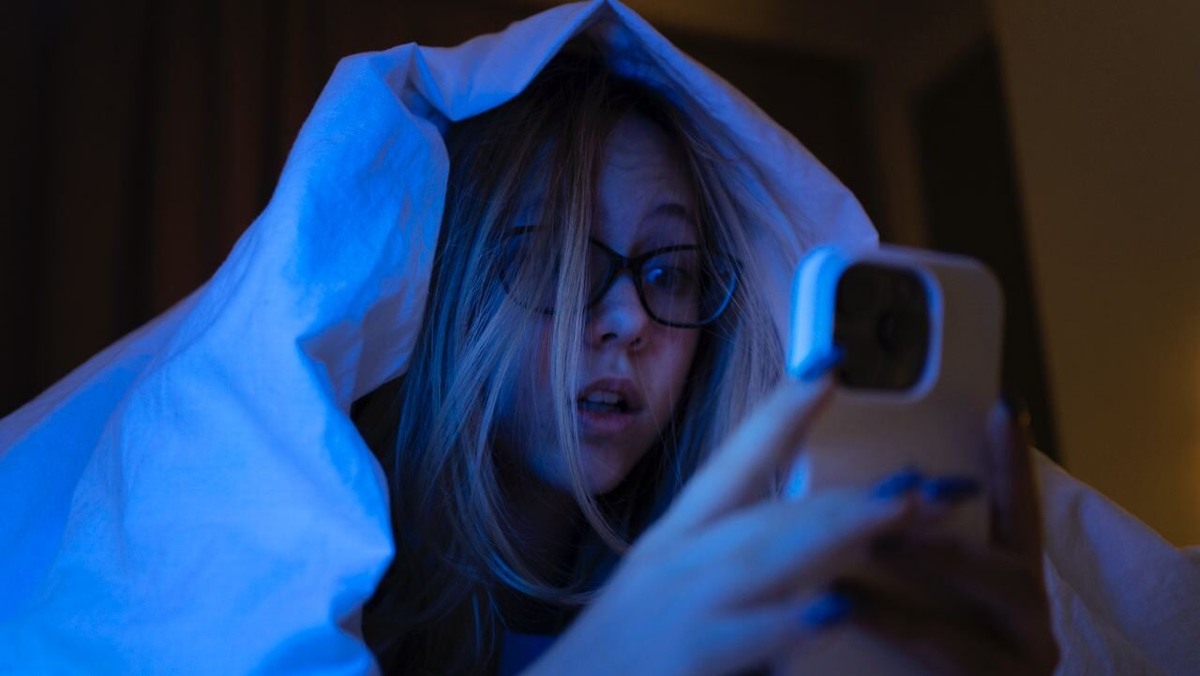 Чтобы обезопасить себя, заключайте сделки вживую. Фото: freepik