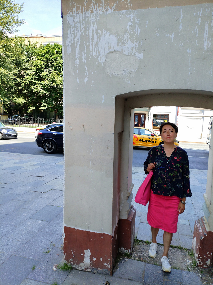 Я убеждена, что яркая одежда тоже способна дарить позитив окружающим. 