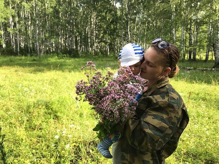 Травяные чаи и свежесваренные компоты – что может быть лучше для зимних уютных вечеров? А как эти сборы выручают в сезон простуд!