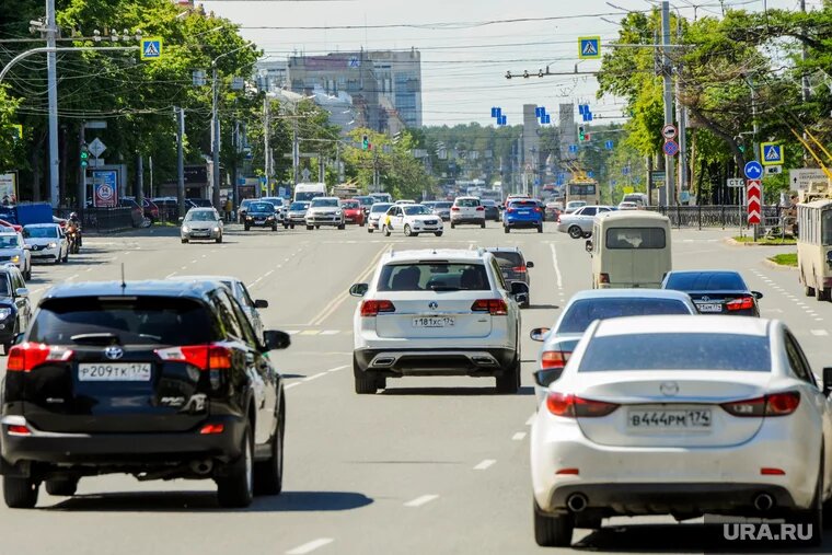 Четвертой пересдачи на права водителям придется ждать по полгода. Фото: Вадим Ахметов © URA.RU