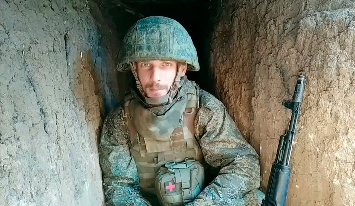    Сергей Лобанов: На фронте читаю Федора Михайловича Достоевского. Настольная, можно сказать, окопная моя книга - "Братья Карамазовы". / Фото: из личного архива Сергея Лобанова