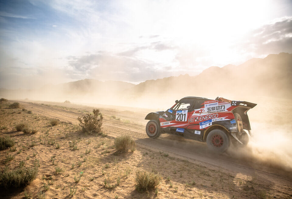    Андрей Рудской выиграл 6-й этап «Шелкового пути» с отрывом 40 минутAutosport Media