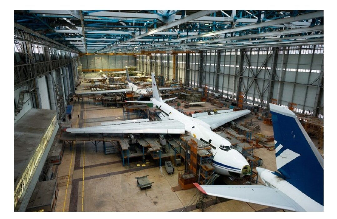 Большой пребольшой павильон для съёмок. Из открытых источников.