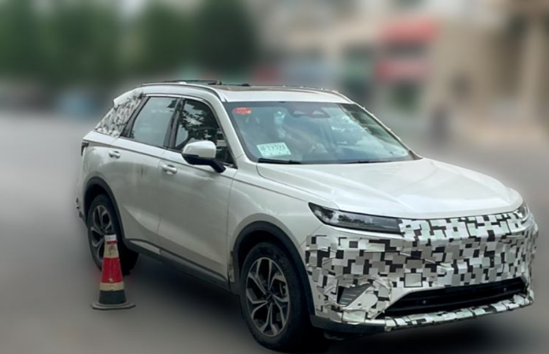 Xiaolong Max — это пятиместный SUV с размерами 4758х1895х1725 мм, получивший колесную базу 2800 мм.