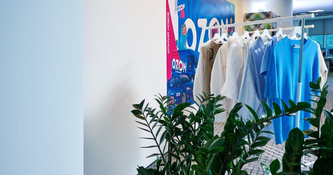 Ozon запустил платформу Ozon Fashion, где собрал ассортимент одежды, обуви, аксессуаров и ювелирных украшений. Получилось своего рода приложение внутри приложения.-2